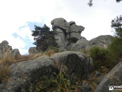 Monumento Natural Peñas del Arcipreste de Hita; webs de viajes calatañazor soria viajes europa sende